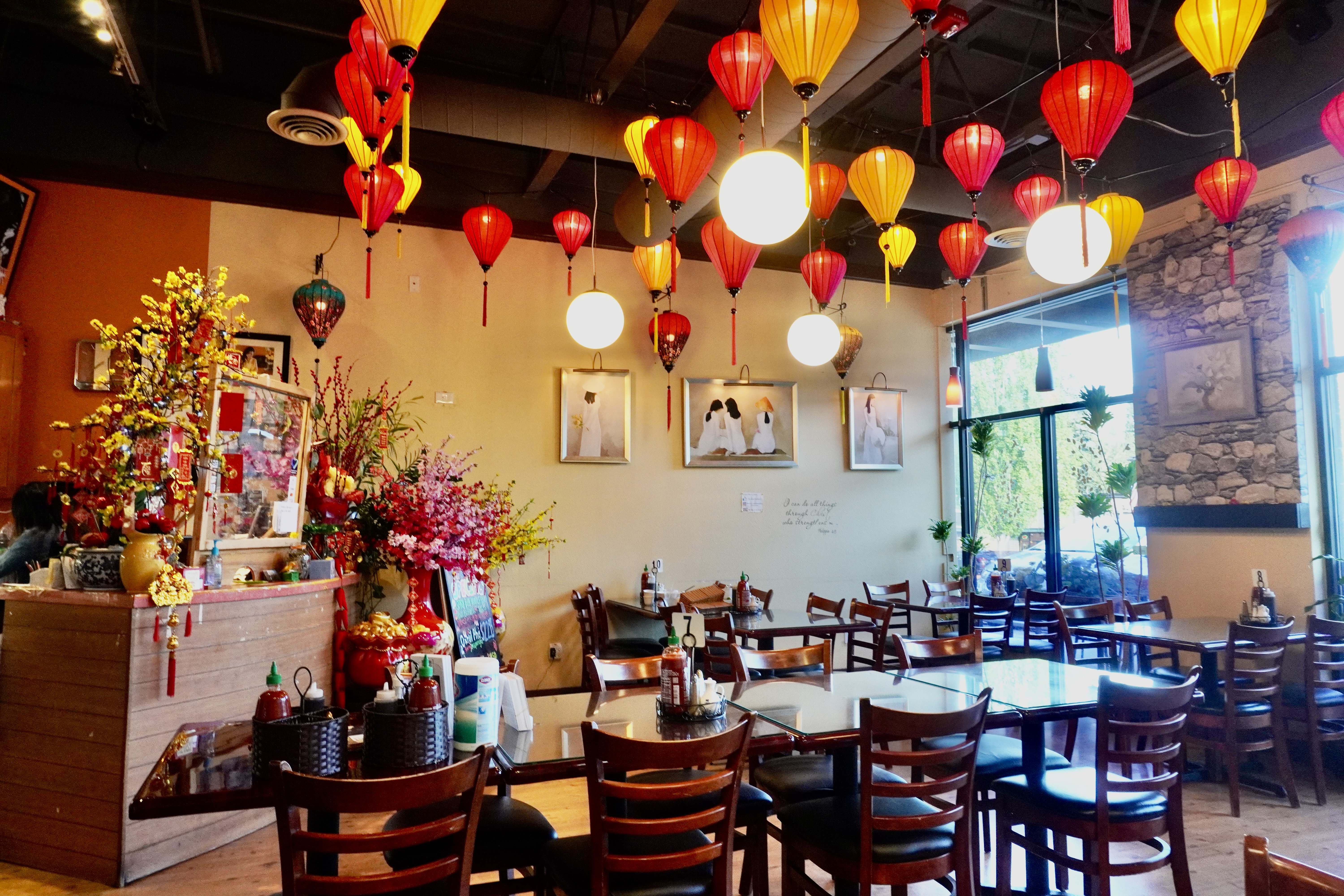 A picture of the Rose Pho interior.